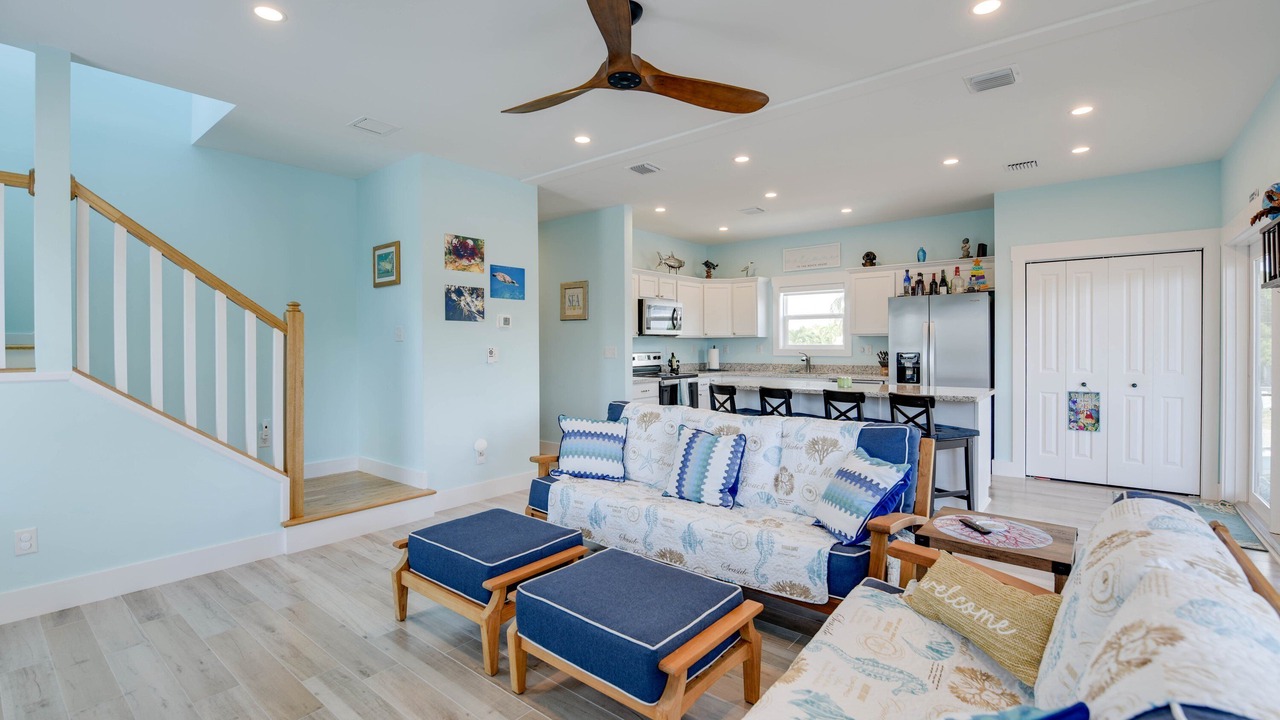 Photo of Livingroom in Breezeswept Beach Estates