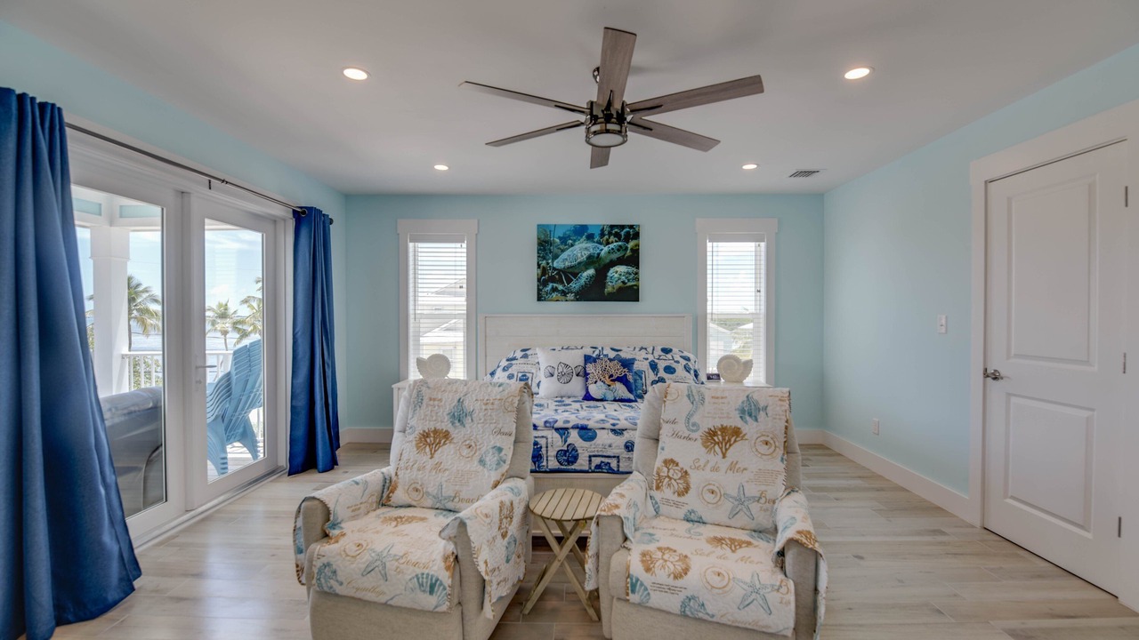 Photo of Livingroom in Breezeswept Beach Estates