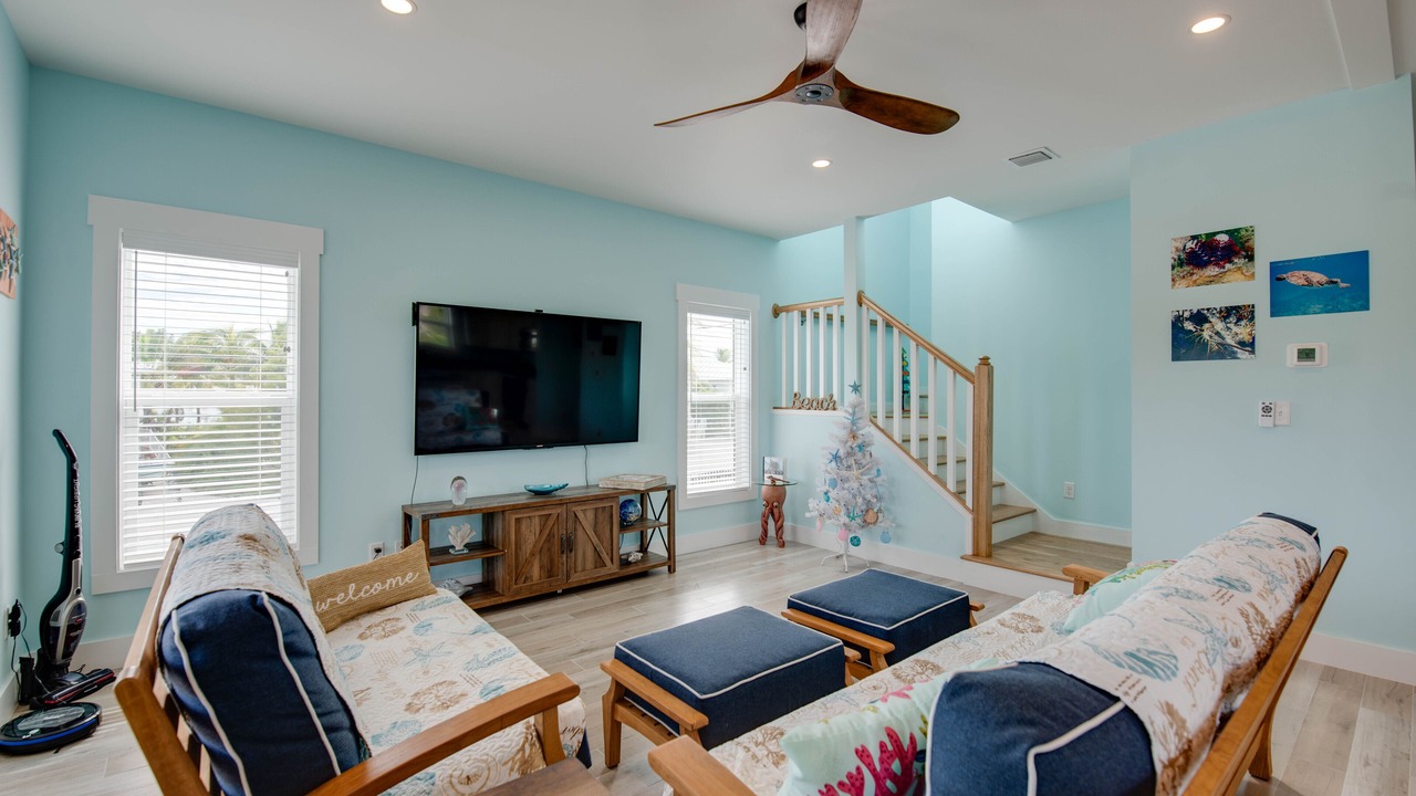 Photo of Livingroom in Breezeswept Beach Estates