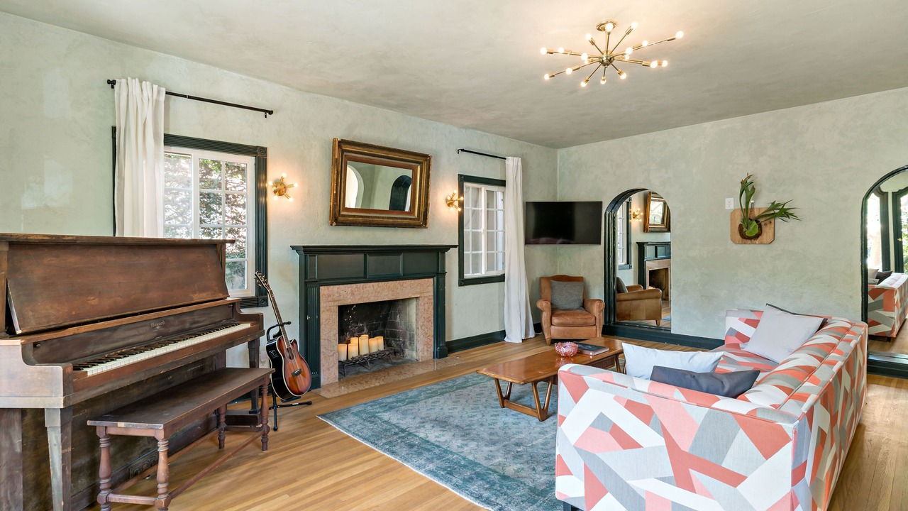 Photo of Livingroom in Los Feliz