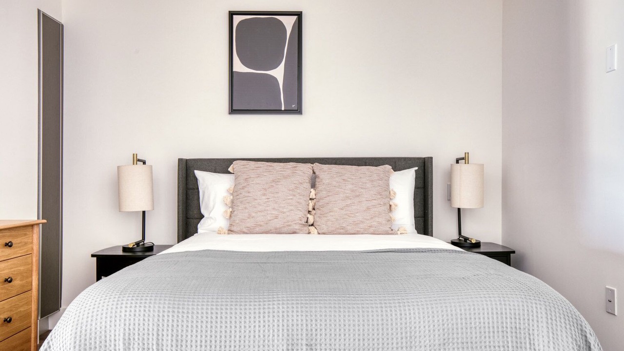 Photo of Bedroom in Sawtelle