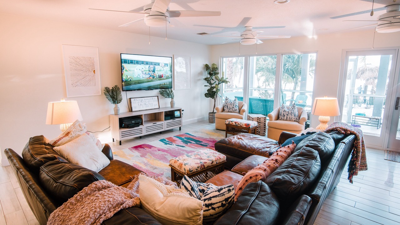 Photo of Livingroom in Tropical Bay Estates