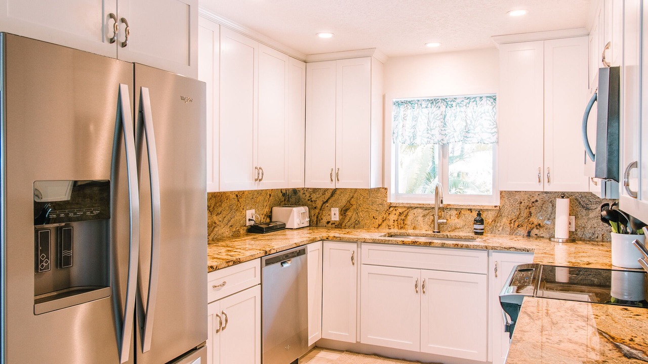 Photo of Kitchen in Tropical Bay Estates
