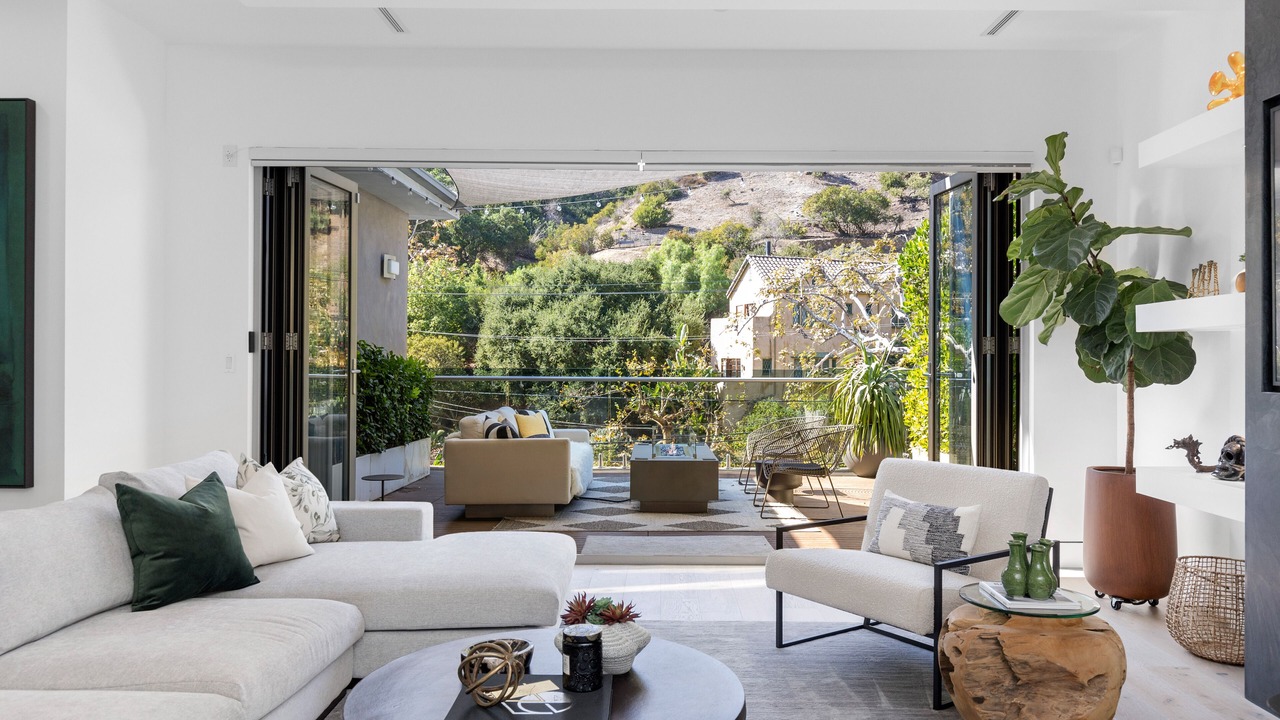 Photo of Livingroom in Hollywood Dell