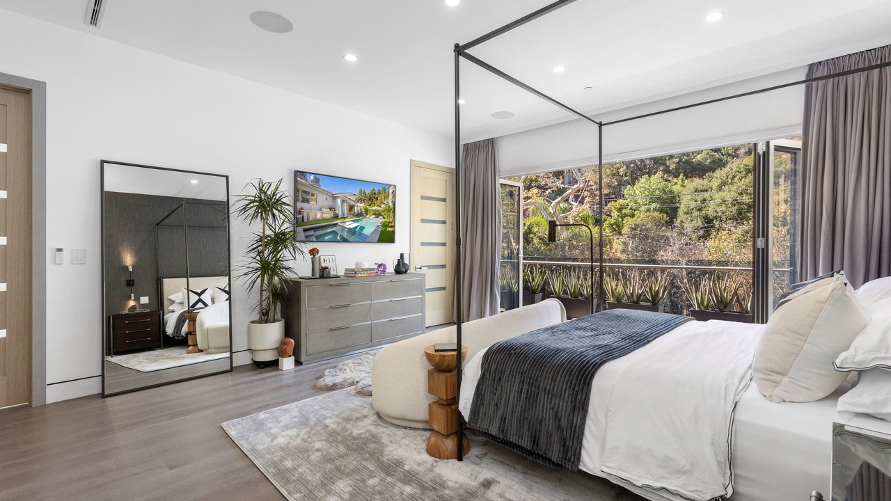 Photo of Bedroom in Hollywood Dell