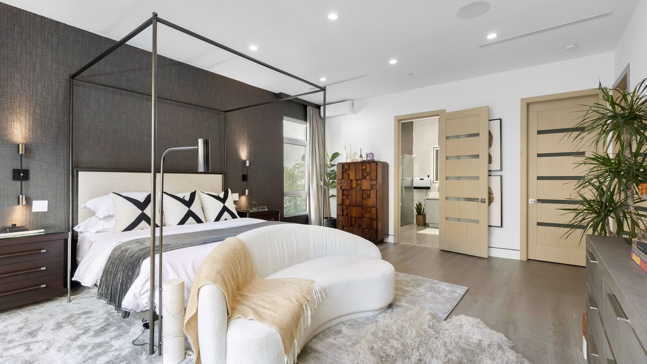 Photo of Bedroom in Hollywood Dell