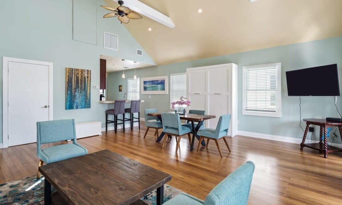 Photo of Livingroom in Downtown