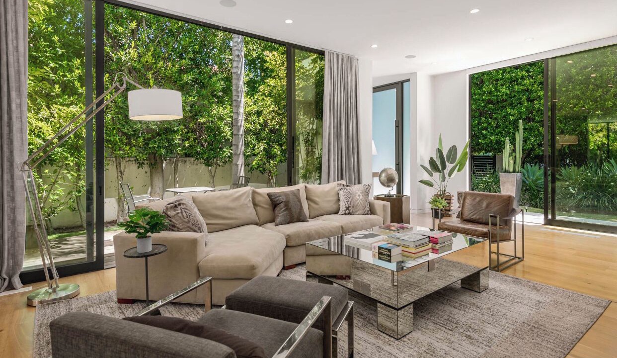 Photo of Livingroom in Melrose