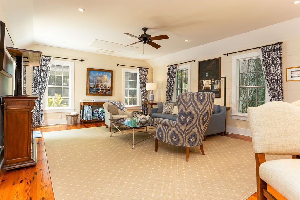Photo of Livingroom in Historic Seaport