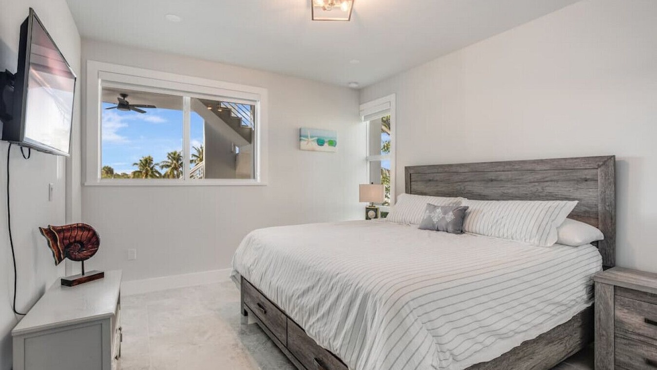 Photo of Bedroom in Venetian Shores