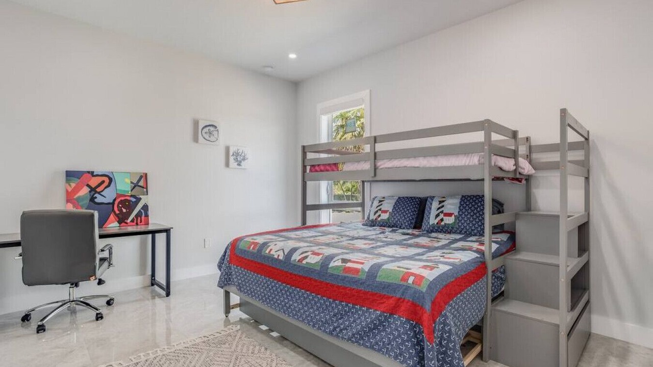Photo of Bedroom in Venetian Shores
