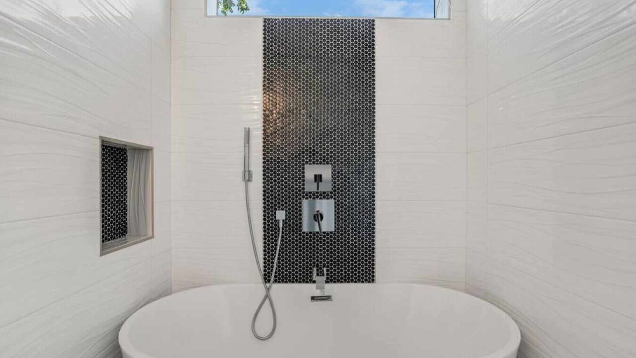 Photo of Bathroom in Venetian Shores