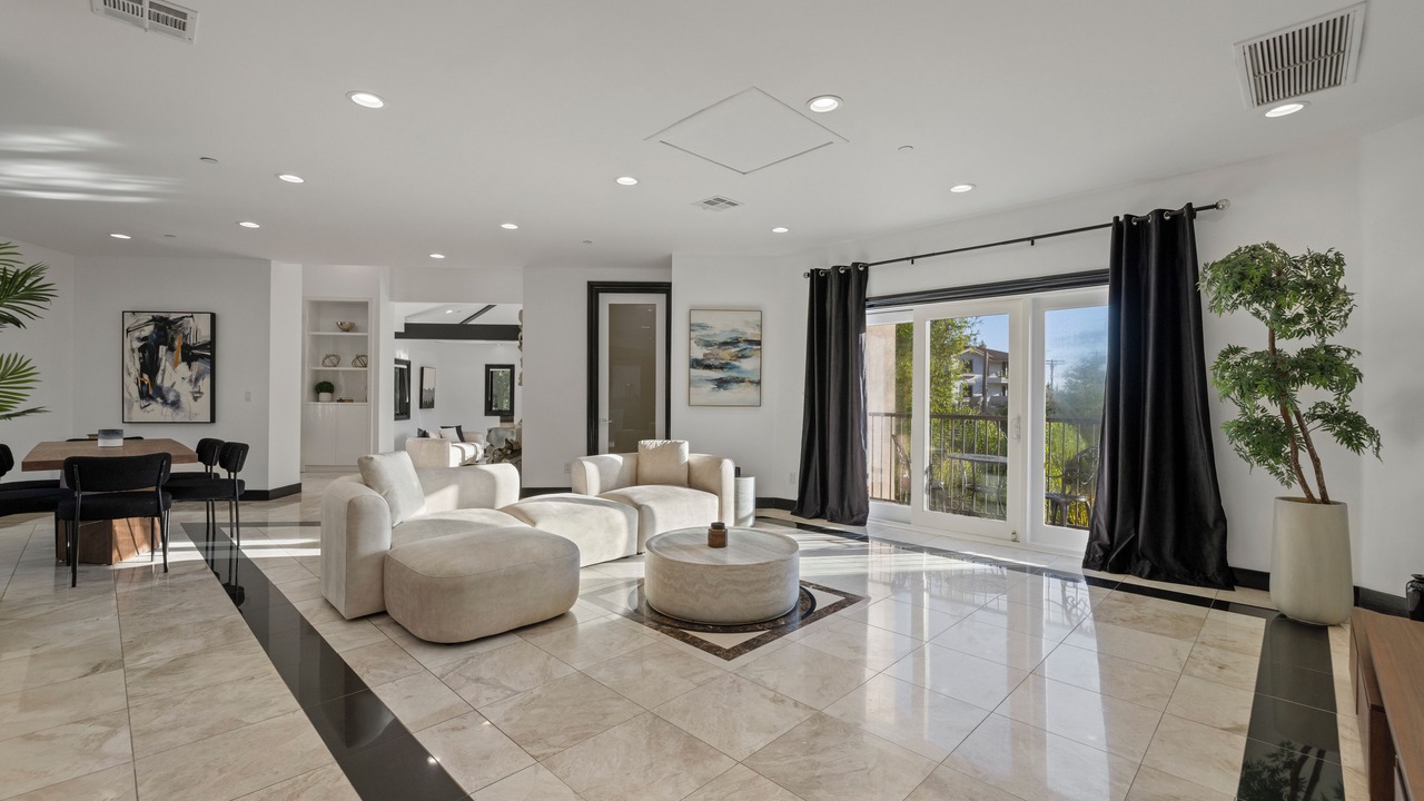Photo of Livingroom in Hollywood Dell