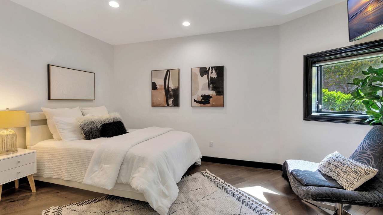 Photo of Bedroom in Hollywood Dell