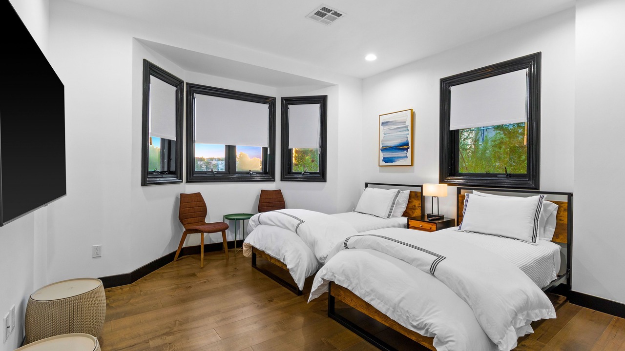 Photo of Bedroom in Hollywood Dell