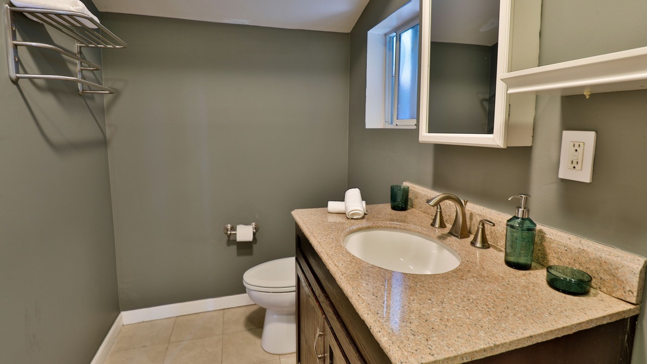 Photo of Bathroom in Carthay Circle