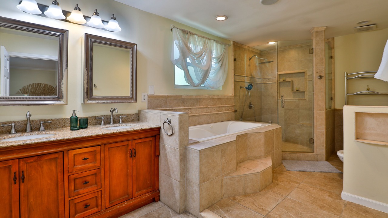 Photo of Bathroom in Carthay Circle