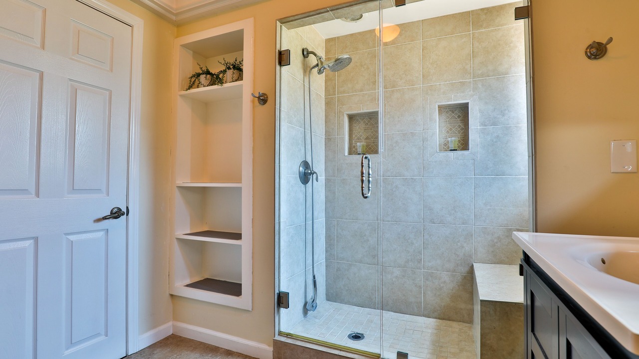 Photo of Bathroom in Carthay Circle