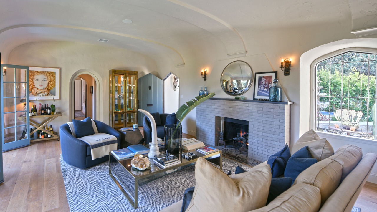 Photo of Livingroom in Beachwood Canyon