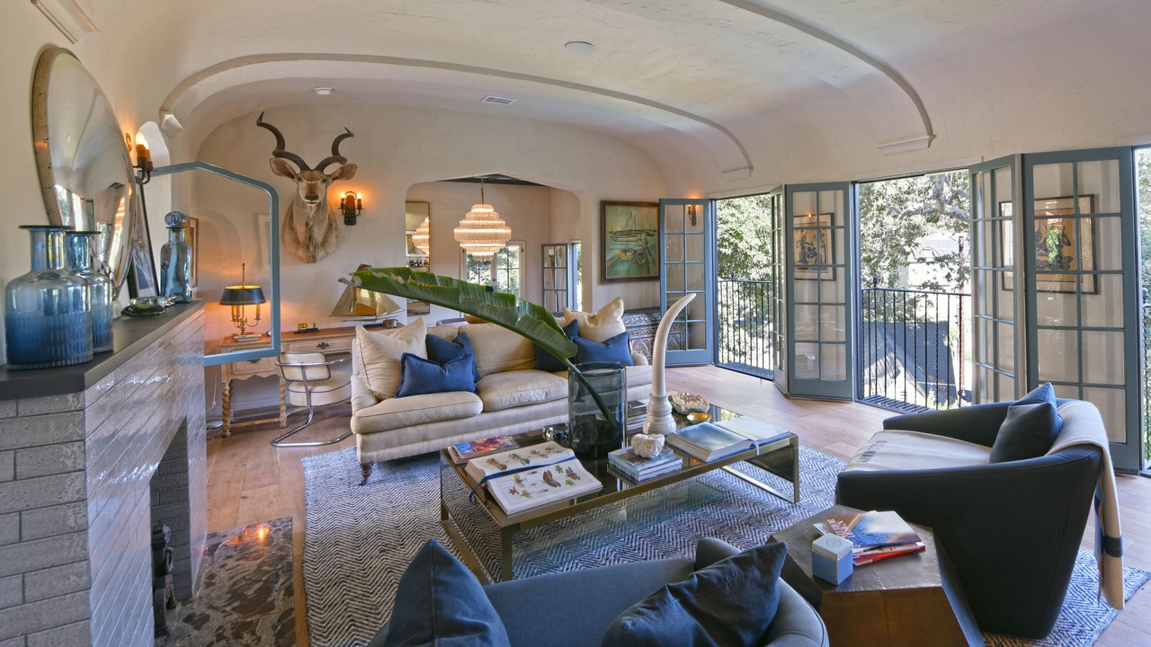 Photo of Livingroom in Beachwood Canyon