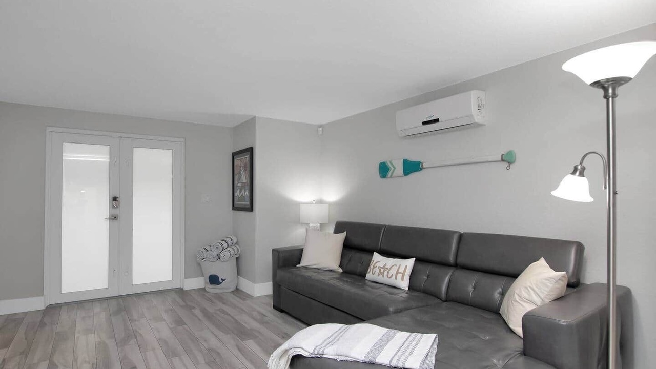 Photo of Livingroom in Rock Harbor