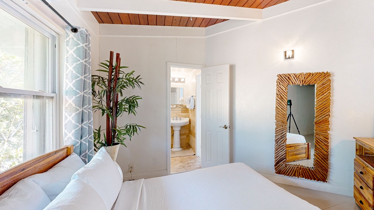 Photo of Bedroom in Summerland Key