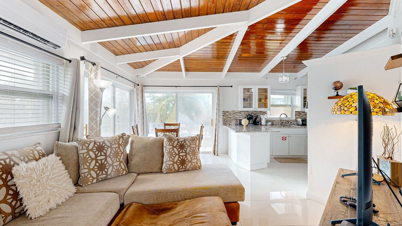 Photo of Livingroom in Summerland Key