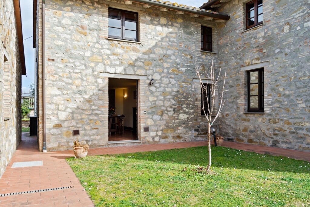Photo of Buildings in Collesanto