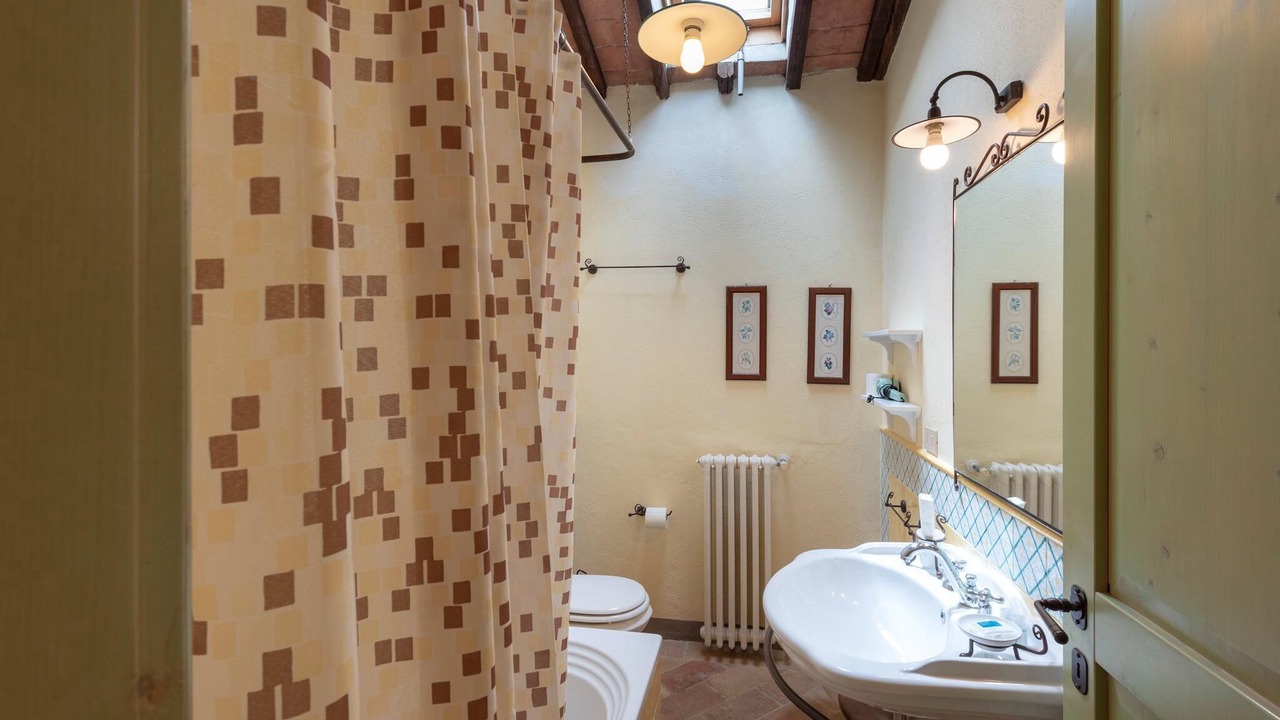 Photo of Bathroom in Simignano
