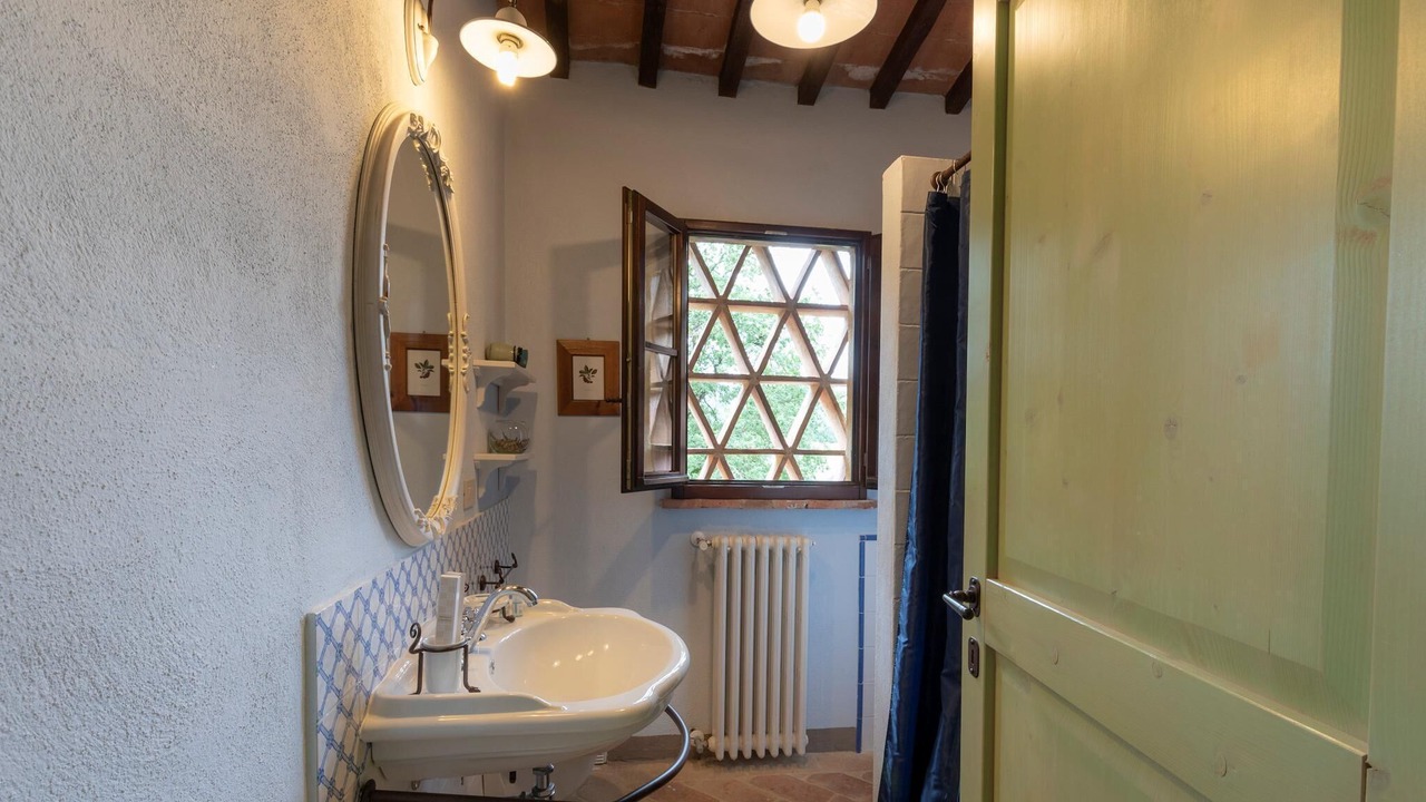 Photo of Bathroom in Simignano