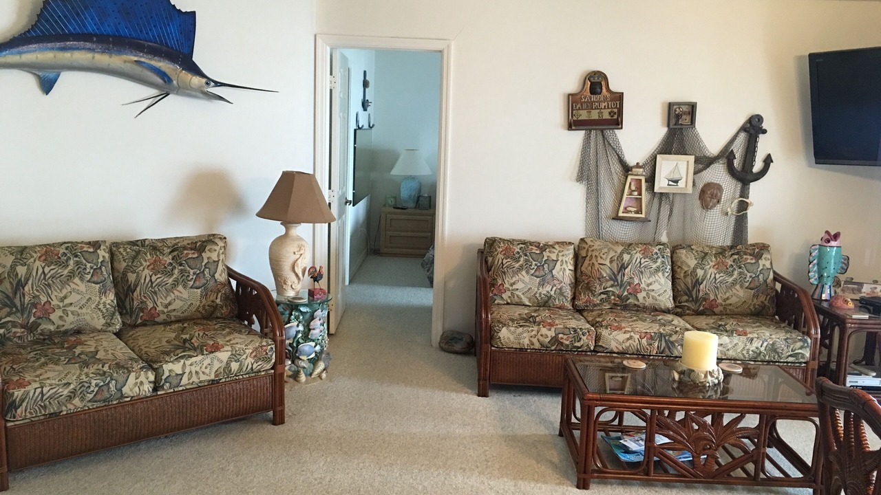 Photo of Livingroom in Breezeswept Beach Estates