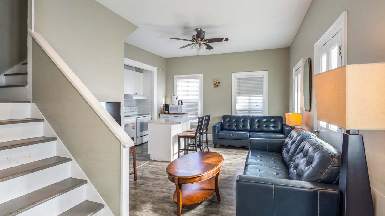 Photo of Livingroom in Downtown