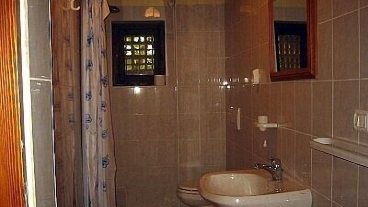 Photo of Bathroom in Montone