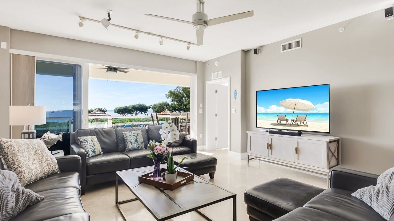 Photo of Livingroom in Rock Harbor