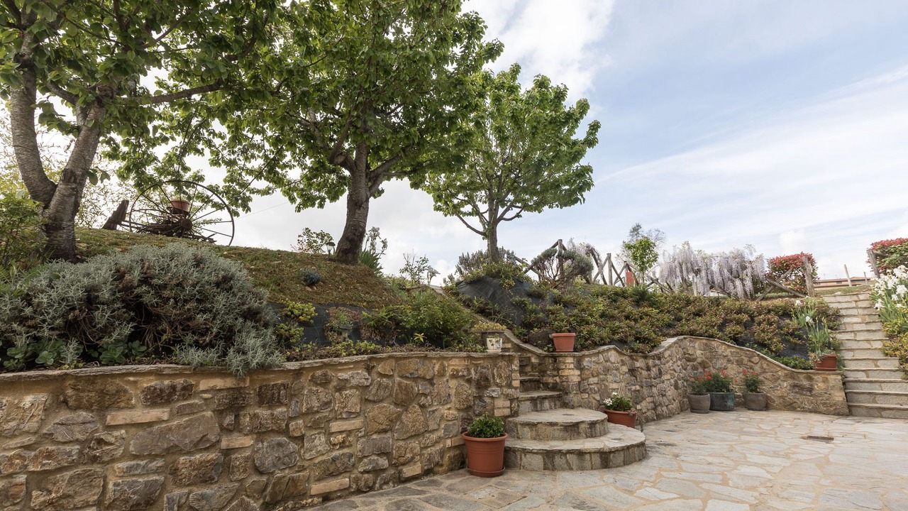 Photo of Outdoor in Montone