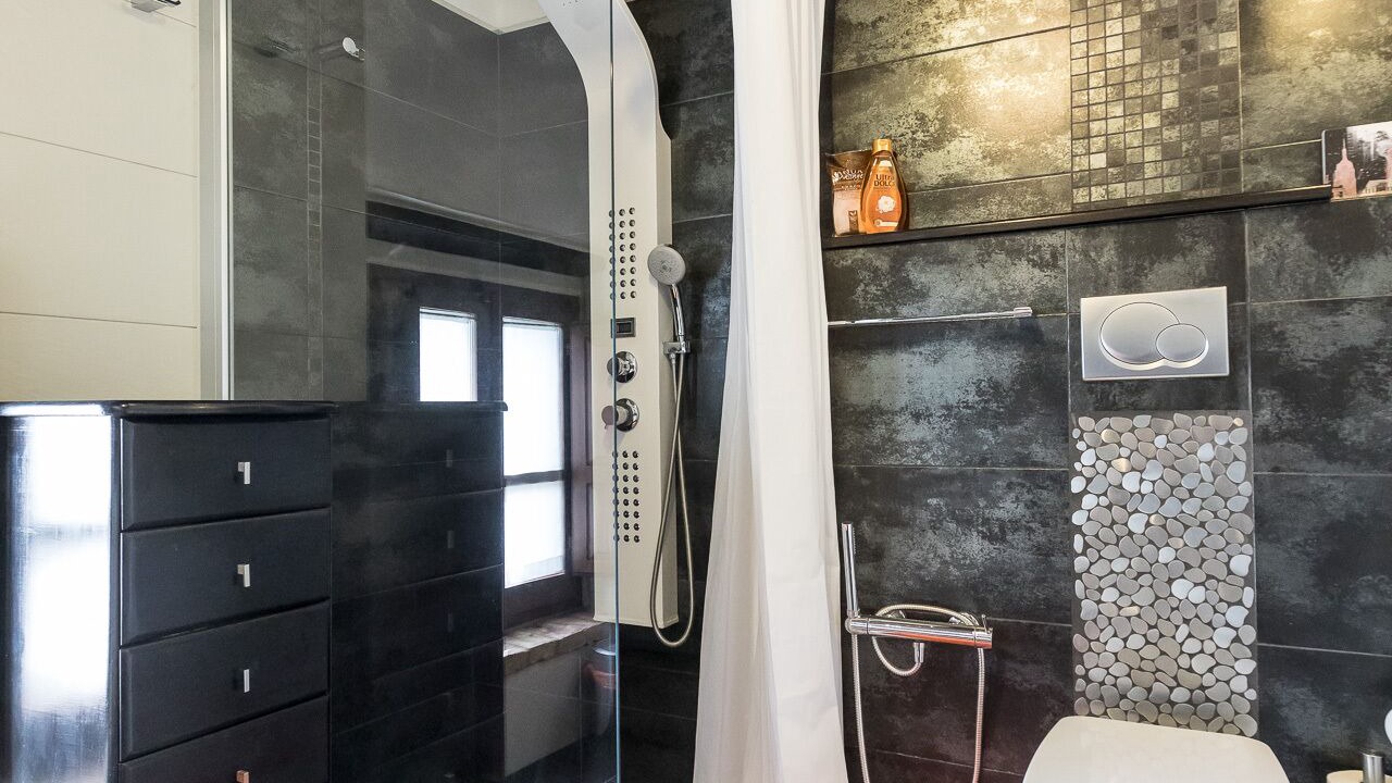 Photo of Bathroom in Montone