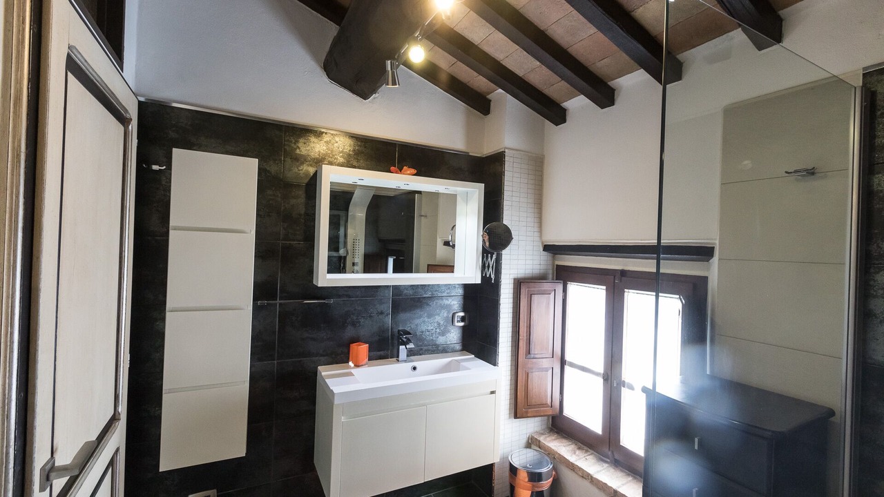Photo of Bathroom in Montone