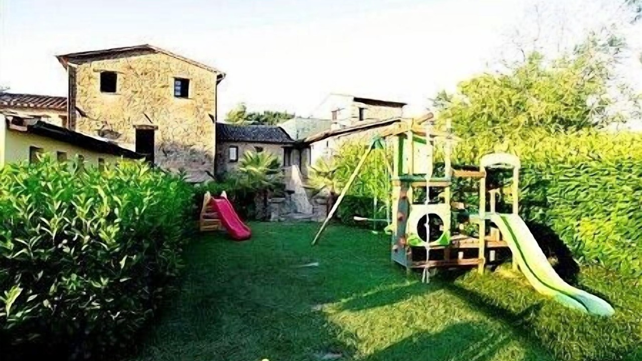 Photo of Others in Montone