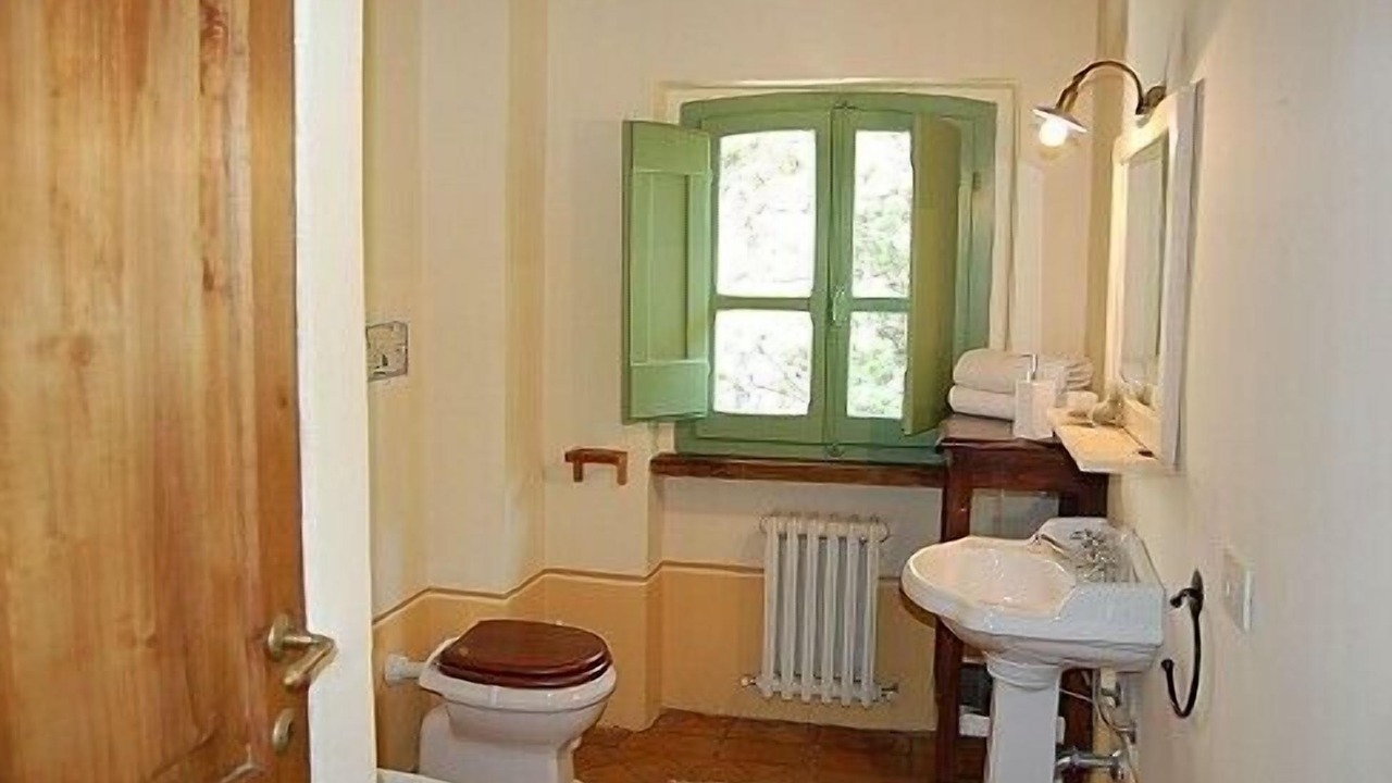 Photo of Bathroom in Montone