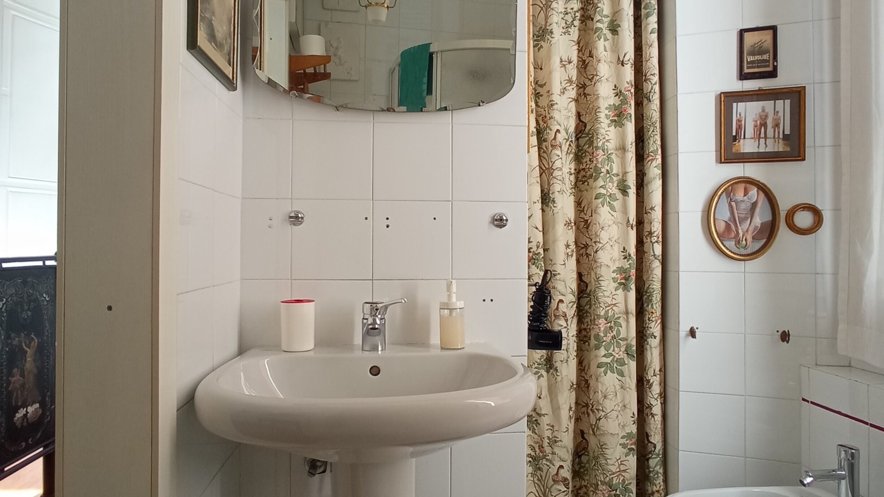 Photo of Bathroom in Carrara