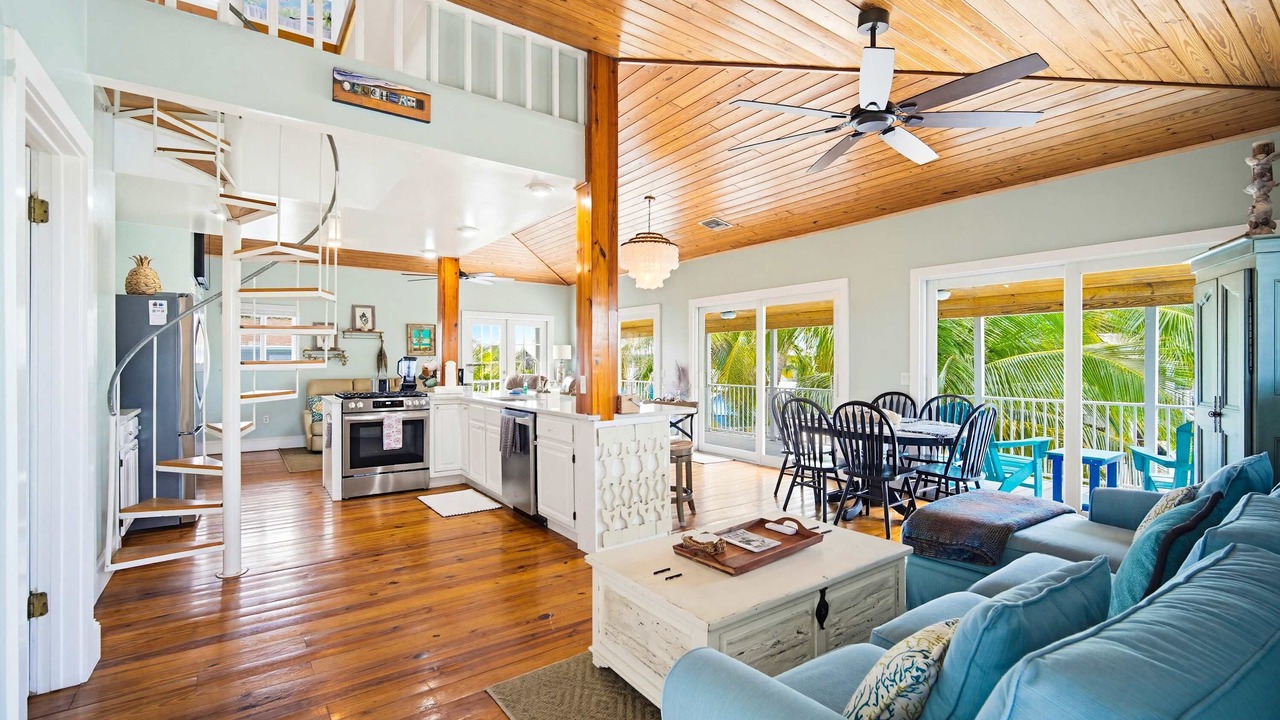 Photo of Livingroom in Cutthroat Harbor Estates