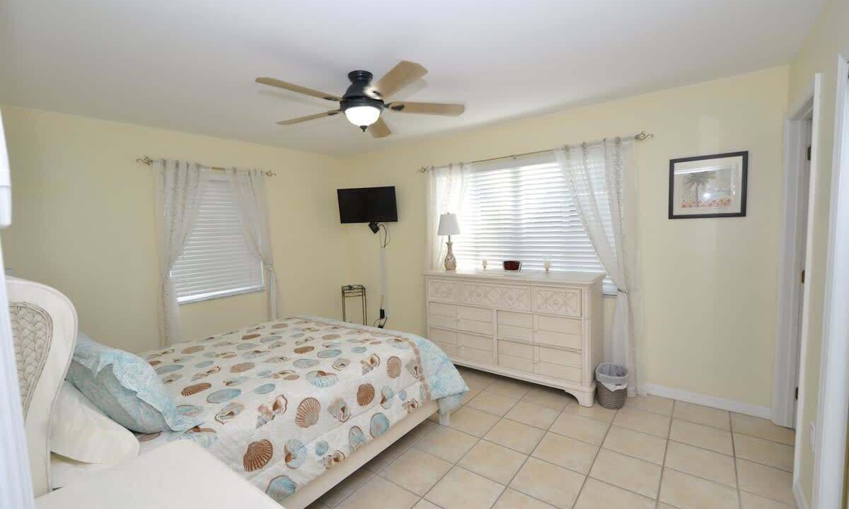 Photo of Bedroom in Breezeswept Beach Estates