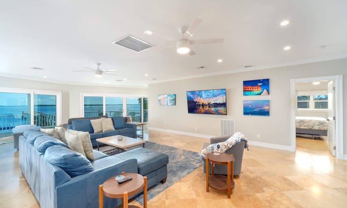 Photo of Livingroom in Coupon Bight Aquatic Preserve