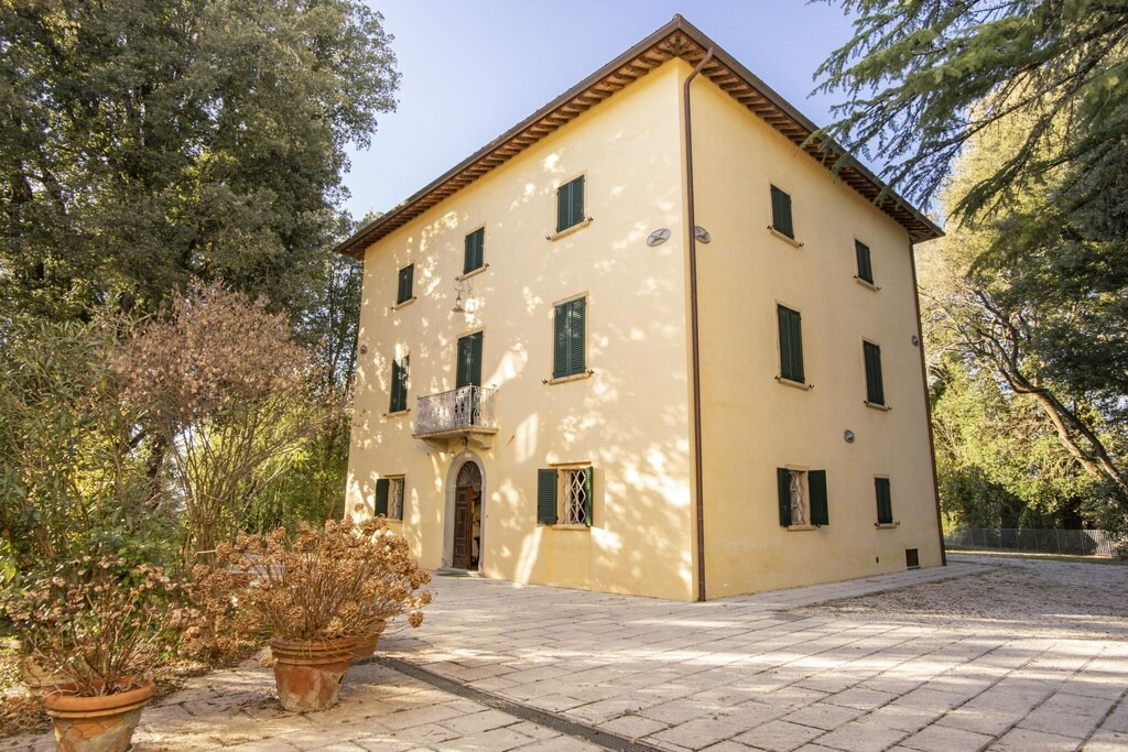 Photo of Buildings in Citerna