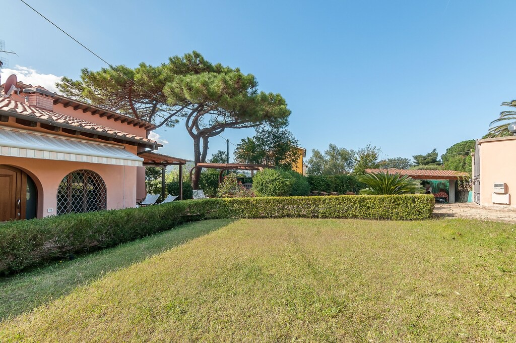Photo of Buildings in Procchio