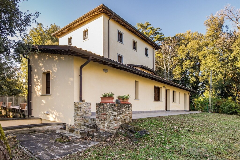 Photo of Buildings in Citerna