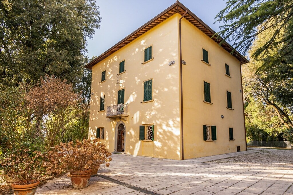 Photo of Buildings in Citerna