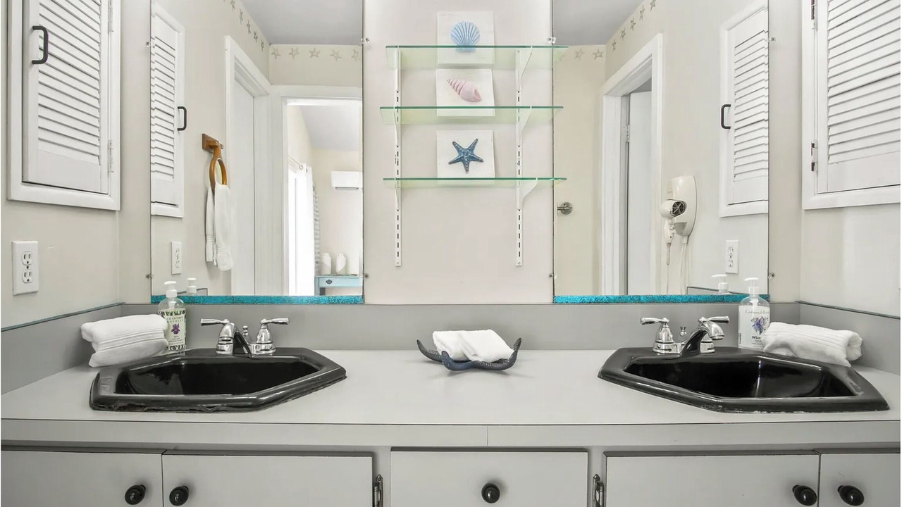 Photo of Bathroom in Cudjoe Gardens