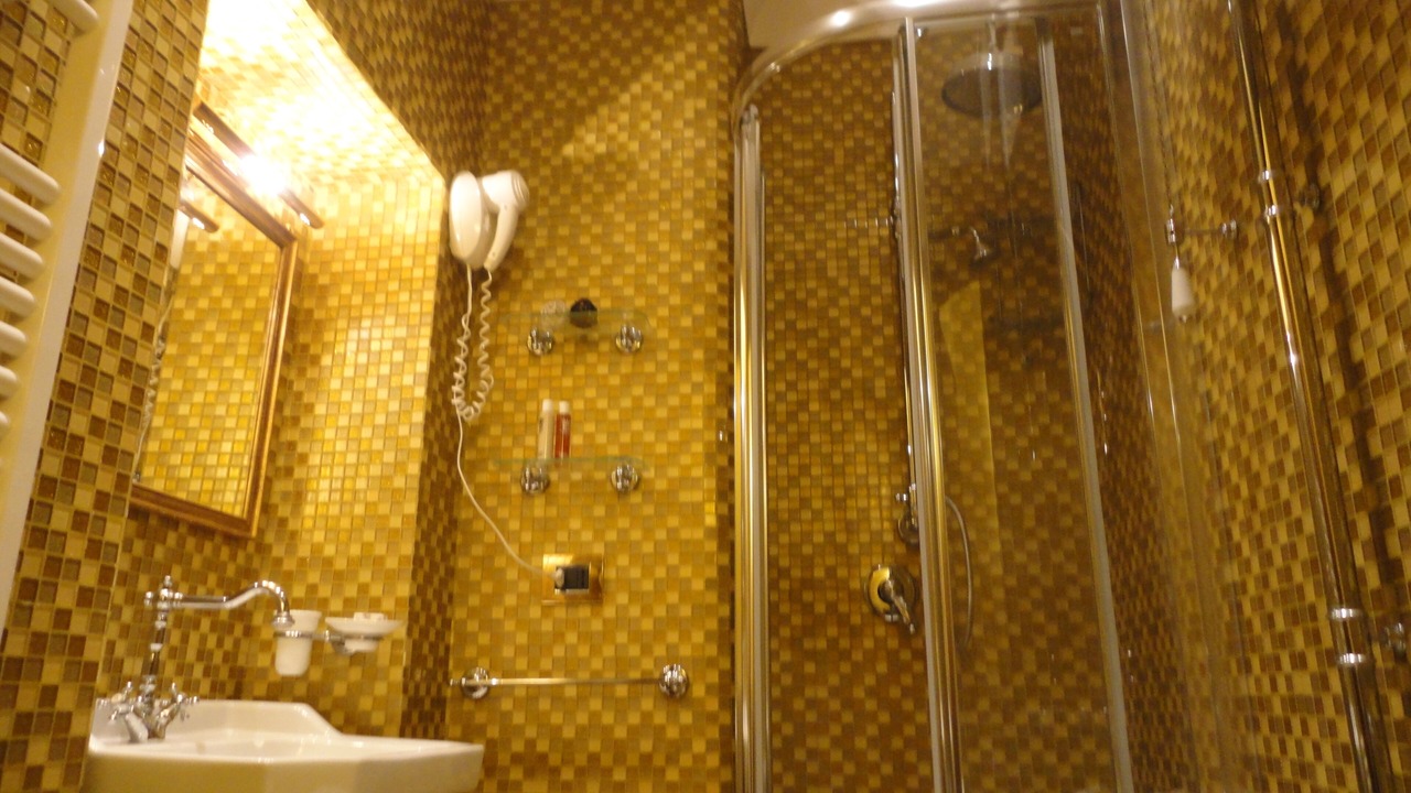 Photo of Bathroom in Izzalini