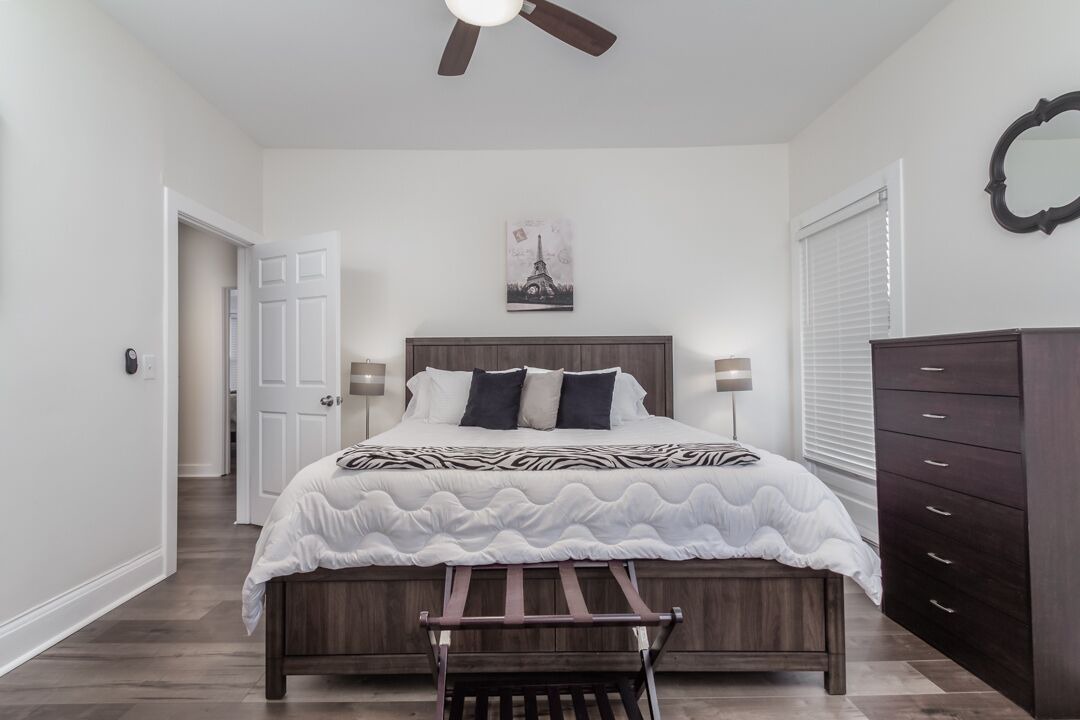 Photo of Bedroom in Pico-Union